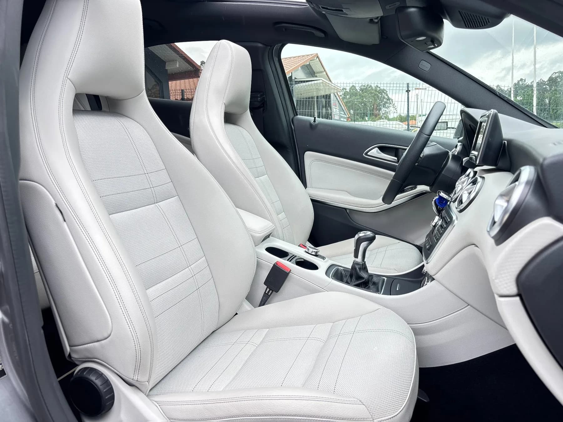 Interior premium de un vehículo seleccionado por GH Autos